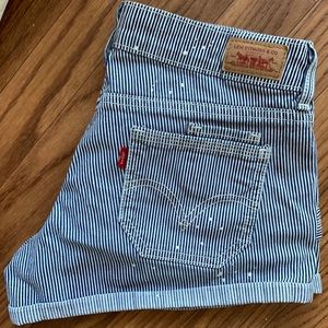 Levi’s Striped Denim Shorts | size 3 (size 26)